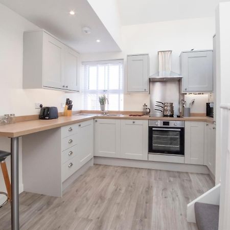 Livingstone Street Apartments With Free Parking Йорк Екстериор снимка