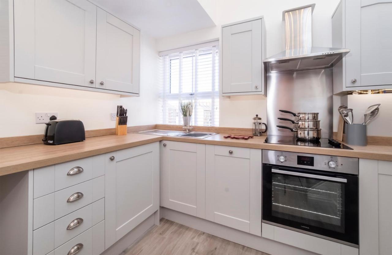 Livingstone Street Apartments With Free Parking Йорк Екстериор снимка