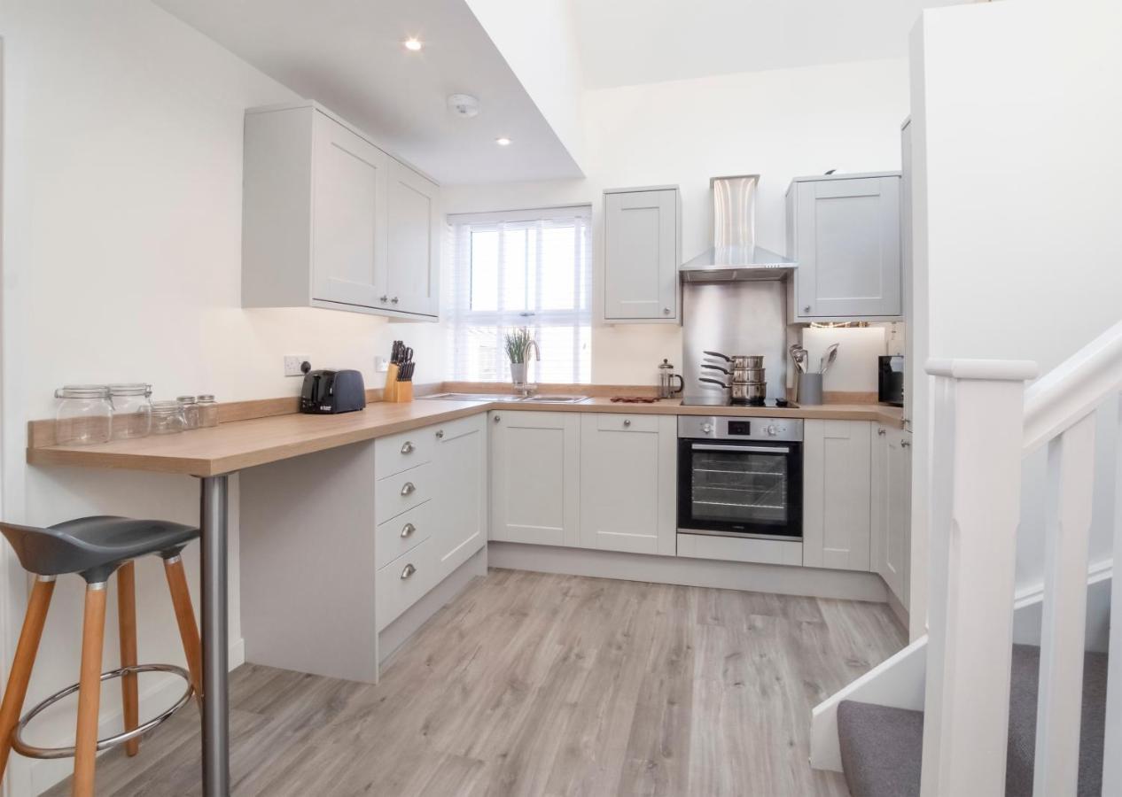 Livingstone Street Apartments With Free Parking Йорк Екстериор снимка