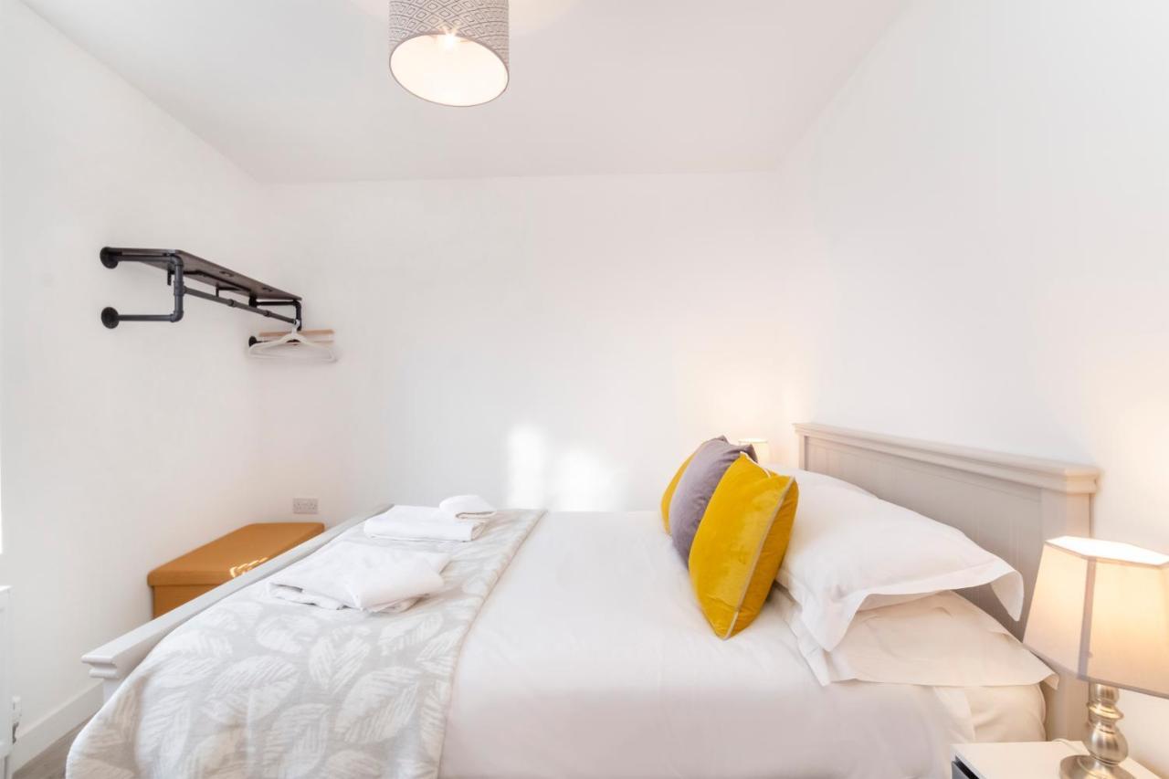 Livingstone Street Apartments With Free Parking Йорк Екстериор снимка
