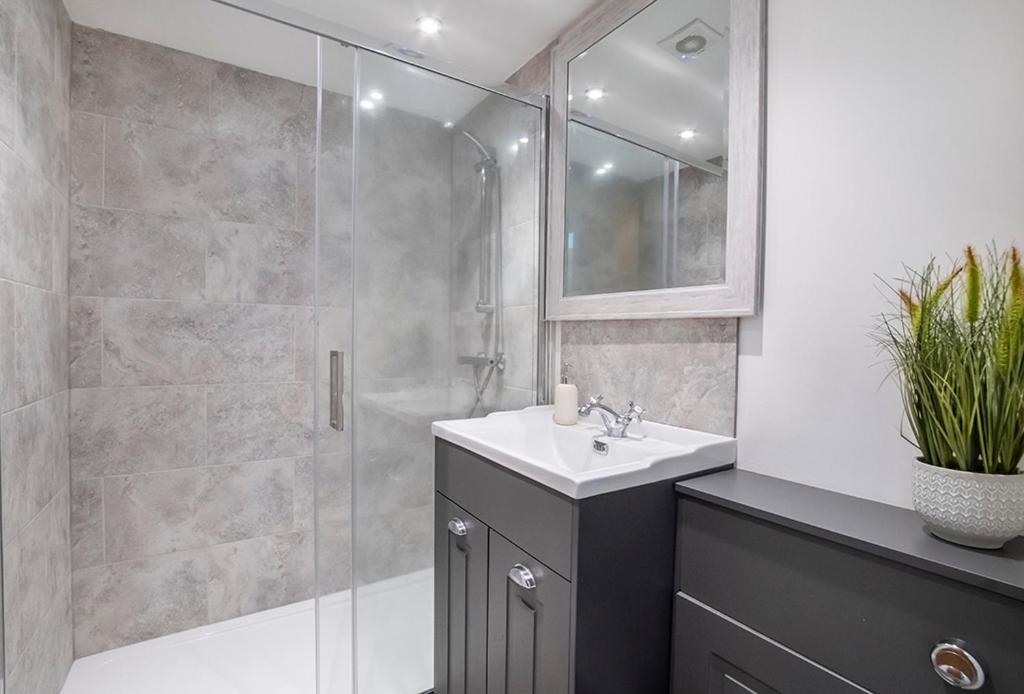 Livingstone Street Apartments With Free Parking Йорк Екстериор снимка